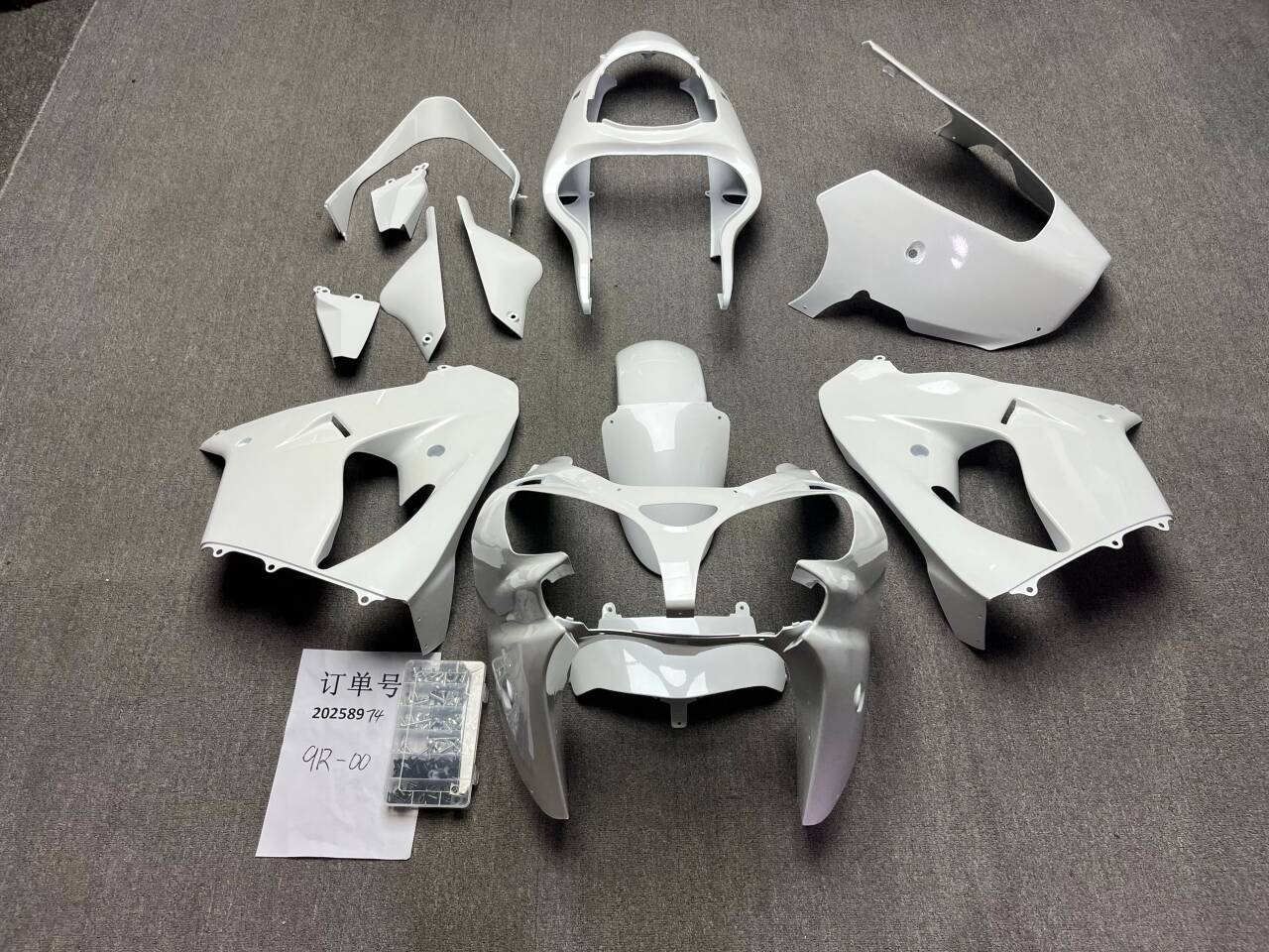 Kawasaki ZX9R 2000-2001 Pearl White & Glossy black – Summitfairings
