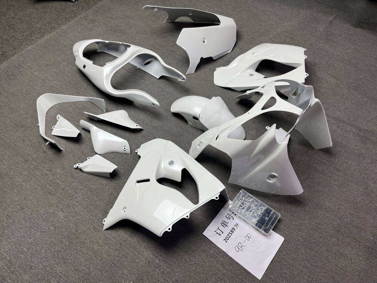 Kawasaki ZX9R 2000-2001 Pearl White & Glossy black