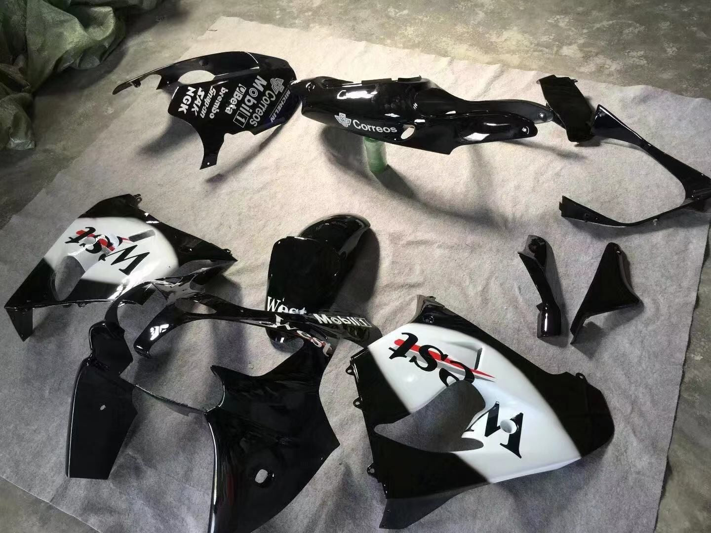 Fairings For Kawasaki ZX9R 2000-2001 Glossy black & White